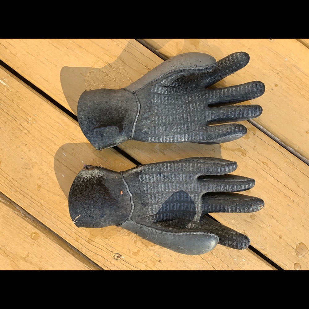 Billabong surf gloves